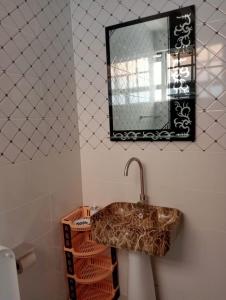 een badkamer met een wastafel en een spiegel bij BomaBnB Holiday Homes in Nairobi