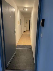 a hallway with a door open to a hallway with a hallway at Cocooning en rez de jardin in Saint-Pierre