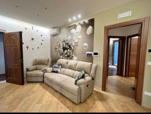a living room with a couch and two chairs at La Villetta sul Mare in Vasto