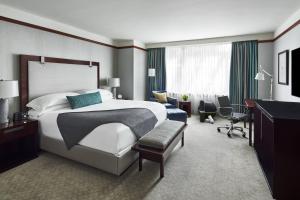 Postel nebo postele na pokoji v ubytování The Ritz-Carlton Georgetown, Washington, D.C.