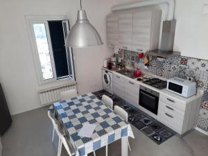 Nhà bếp/bếp nhỏ tại Your Lovely Nest in Como