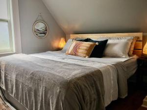 a bedroom with a large bed with pillows at Parkman Pad in Montague in Montague