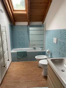 Ένα μπάνιο στο Charming two bedroom house +24 φωτογραφίες
