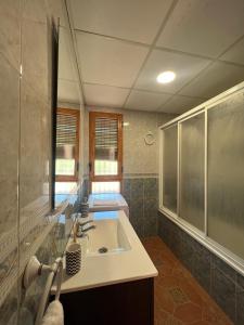 Kúpeľňa v ubytovaní APARTAMENTO LA MURALLA 2