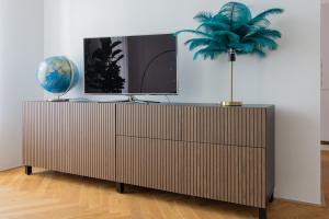 a wooden cabinet with a television on top of it at Traumhafte Wohnung für 6 Pers. in Melk