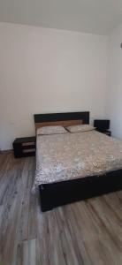 Een bed of bedden in een kamer bij IN PANDORA'S BOX 5 LANDS
