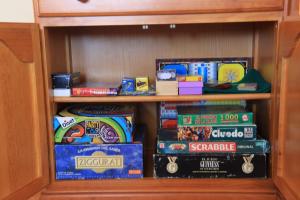 a book shelf filled with lots of food and games at La Resbalina de Arribes in Trabanca
