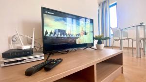 A television and/or entertainment centre at Bratanov Excelsior Apartment