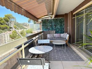 NICE, GRAND STUDIO - PISCINE - TERRASSE VUE MER