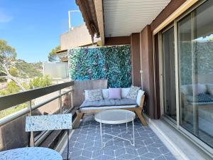 NICE, GRAND STUDIO - PISCINE - TERRASSE VUE MER