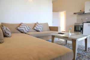 Η κουζίνα ή μικρή κουζίνα στο Royal Nile Villas - Nile View Apartment 2 +31 φωτογραφίες