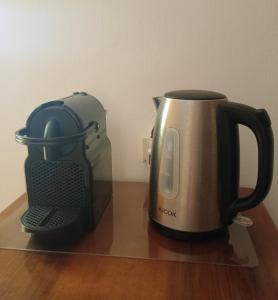 Příslušenství pro přípravu čaje a kávy v ubytování L'angolo di Anna