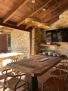 a large wooden table in a kitchen with chairs at LA CASA DEL HORNO in Hornedo