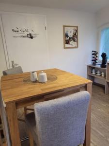 a wooden table with two mugs on top of it at Naturoase in Inzigkofen