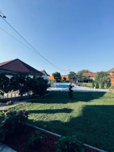 Aed väljaspool majutusasutust Sobe Djurdjevic
