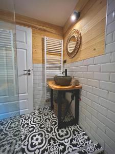 a bathroom with a sink on a table with a mirror at Victoria Gasthaus Rasnov - charming vacation house in Rasnov in Râşnov