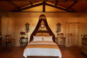 Postel nebo postele na pokoji v ubytování Palazzo storico Colesanti