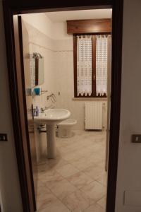 Ένα μπάνιο στο Appartamento a due passi da Mantova