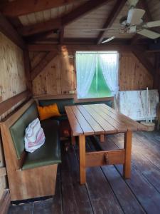 a wooden table and bench in a room with a couch at Nur 3 Min zu Skilift & 5Min zum See in Mitterbach