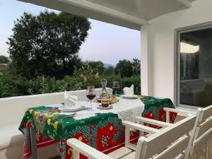 Nápoje v ubytování Villa Meta - Welcoming You with Byrek & Traditional Meals