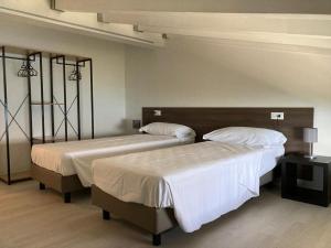 a room with two beds in a room with at La Casa sul Lago Apartments - Lemon Tree Apartment in Limone sul Garda