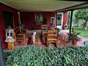 Gallery image of Delightful Patio Retreat with Pool Table in South KC in Kansas City