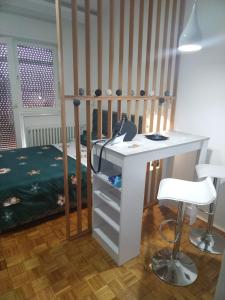 Postel nebo postele na pokoji v ubytování AIK Kula studio