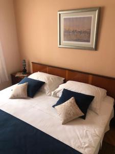 Postel nebo postele na pokoji v ubytování Rooms Vinka,Stomorska