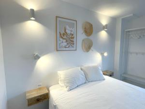 Postel nebo postele na pokoji v ubytování Eden Gomera Suites