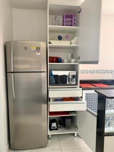 um frigorífico de aço inoxidável numa cozinha em Fioravante's Apartment no Rio de Janeiro