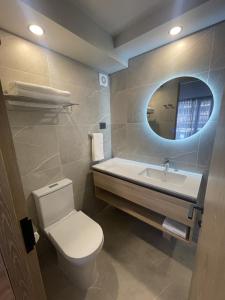 Un baño de One Manquehue Aparthotel