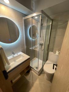 Un baño de One Manquehue Aparthotel