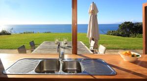 Gallery image of The Pah - Stay Waiheke in Onetangi +21 photos