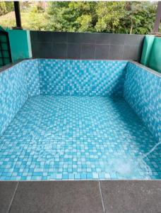 Bazén v ubytování Green Homestay Teluk Kemang Port Dickson nebo v jeho okolí