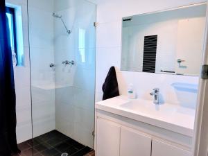 a bathroom with a sink and a shower at Zig Zag at Henley ~ BEACH ~ DINING ~ WiFi ~Airport in Henley Beach South