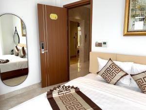 Postel nebo postele na pokoji v ubytování Thành Công Hotel