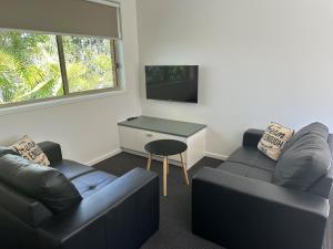 TV a/nebo společenská místnost v ubytování Golf View Motel