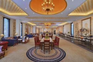 Posezení v ubytování Noormahal Palace Hotel