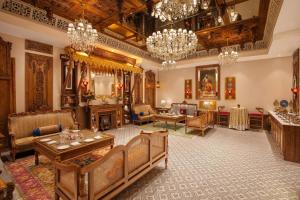 Posezení v ubytování Noormahal Palace Hotel
