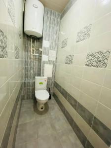 a bathroom with a white toilet in a room at 2.х полноценная . ЖК комфорт. in Kokshetau