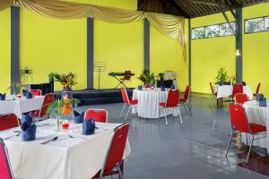 Ruang duduk di Margo Utomo Hill View Resort