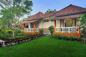 Taman di luar Margo Utomo Hill View Resort
