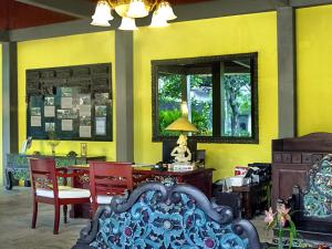 Ruang duduk di Margo Utomo Hill View Resort