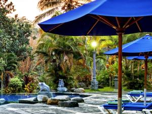 Taman di luar Margo Utomo Hill View Resort