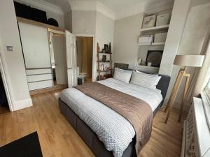 Lovely ground floor flat with patio in South Acton