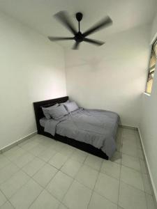 a bedroom with a bed with a ceiling fan at Residensi Afamosa in Kampong Alor Gajah