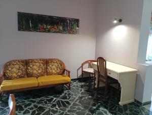 A seating area at Casa Tortona