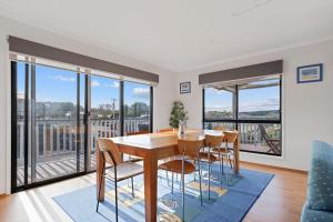 Μπαλκόνι ή βεράντα στο Irvine Retreat +10 φωτογραφίες