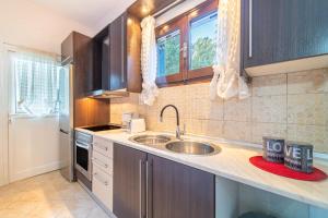 NeochorákionにあるChara's Holiday Homeのギャラリーの写真 +25枚の写真