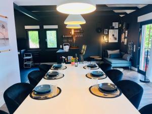 a long table with black walls and black chairs at Villa - Stilvolles Boutique Landhaus in Grömitz